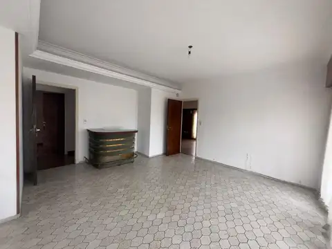 Casa en Alquiler con 2 cocheras