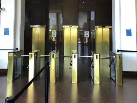 Oficina en Venta con 5 cocheras