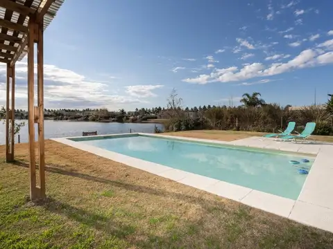 Avenida de los Lagos 1200