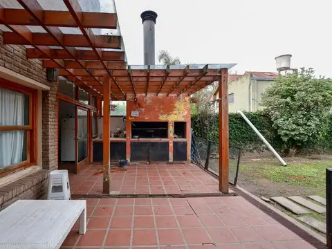 CASA EN VENTA EN GONNET