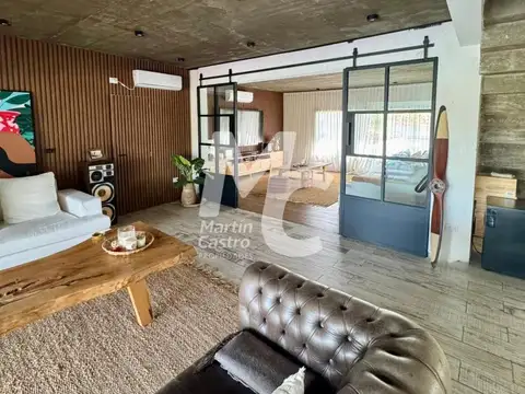 Casa 8 ambientes con 5 baños
