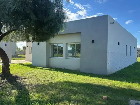 Casa en venta en San Sebastián Area 9 --