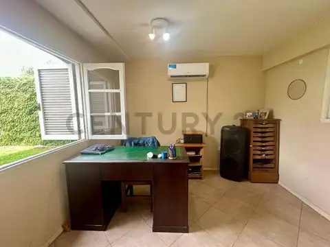 Casa en Venta con 3 cocheras