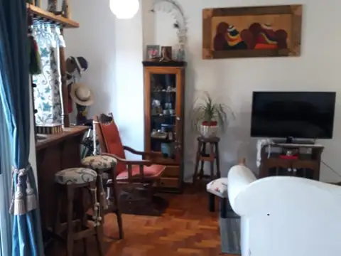 vendo excelente departamento centrico semipiso con cochera de 3 ambientes. Apto Credito 