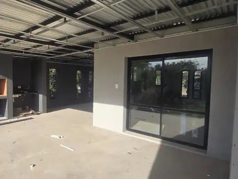 Casa 3 ambientes con 2 baños