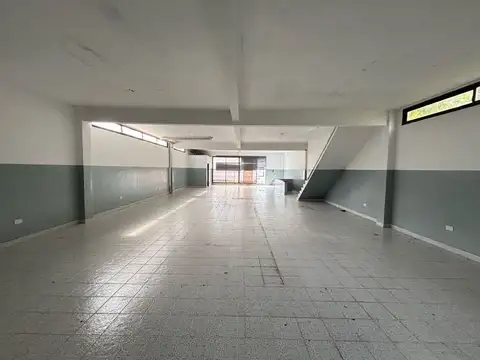 VENTA- GRAN DEPOSITO CON VIVIENDA- IDEAL PARA TALLER U OTROS USOS - 494 M2 CUBIERTOS