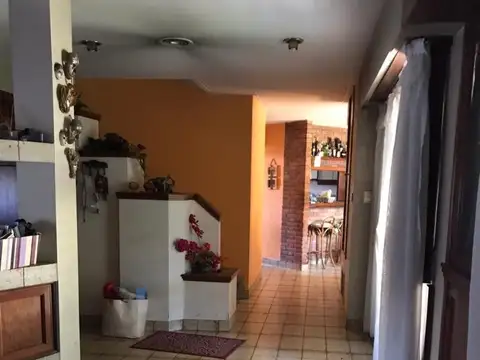 Casa 6 ambientes con 3 baños