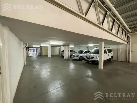 Cómoda cochera. 1º subsuelo. Rampa mecánica. Portón automático.