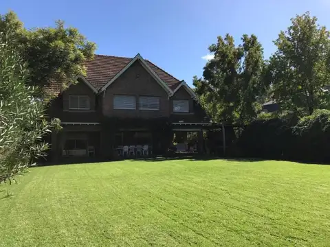 Chalet en Venta, ubicado en Lomas de San Isidro.