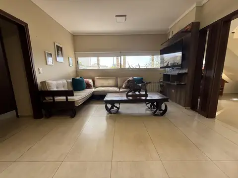 Casa 10 ambientes con 5 baños