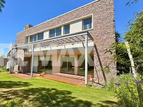 Casa en Alquiler en Neuquen, USD 5.500