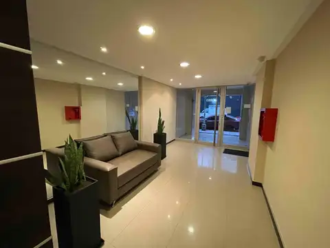 Departamento 3 ambientes casi a estrenar. Cochera fija cubierta. Total 210 M2. Terrazas propias.