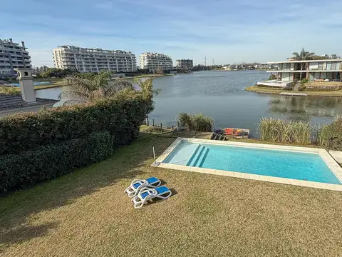 Venta Casa al lago central en Lagos del Golf Nordelta
