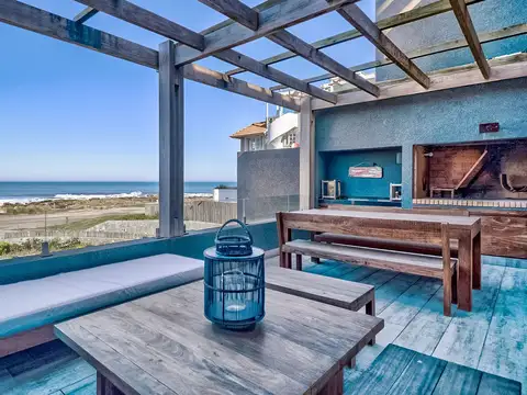 Frente al mar 3 suites , piscina y dep. serv.