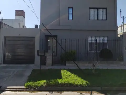 CASA 5 AMBIENTES MUY MODERNA