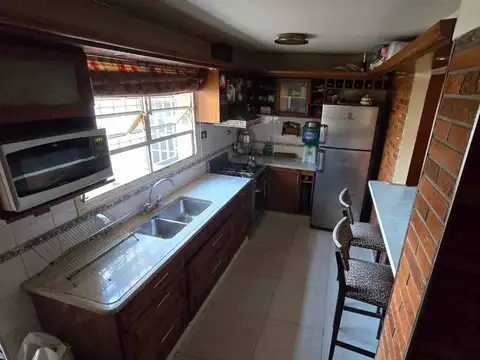 VENTA CASA 4 AMB. PATIO TERRAZA LOCAL PATERNAL