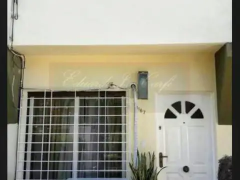 Duplex con parque y cochera en venta- Ituzaingó Norte