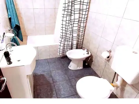 Departamento 2 ambientes al frente muy amplio.