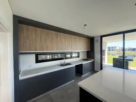 VENTA DE CASA 4 DORMITORIOS EN SAN MATIAS