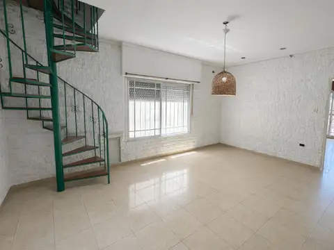 Depto Tipo Casa en Alquiler de 3 dormitorios