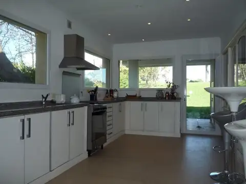 Casa 4 ambientes con 4 baños