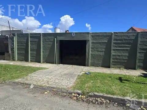 Venta galpon de 260 m2 en Bernal Oeste