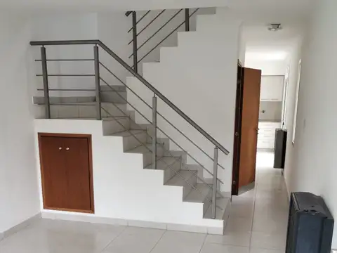 Depto Tipo Casa en Alquiler de 3 ambientes