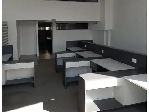 OFICINA 570m² TOTALES - EDIFICIO DE CATEGORIA - SOBRE AV. CA