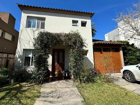 Venta casa en Parque Leloir