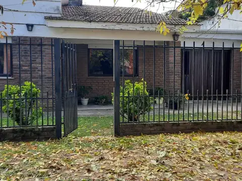 Casa 9 ambientes con 1 baño