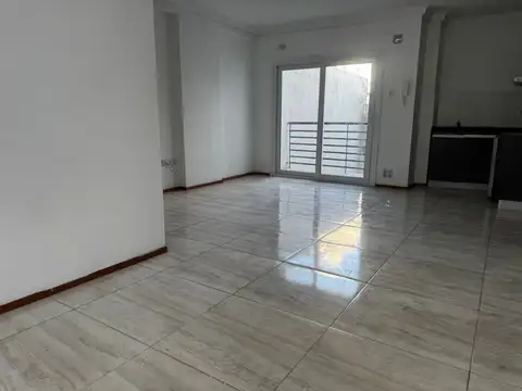 VENTA MONOAMBIENTE PARQUE CHACABUCO PATIO Y BALCON