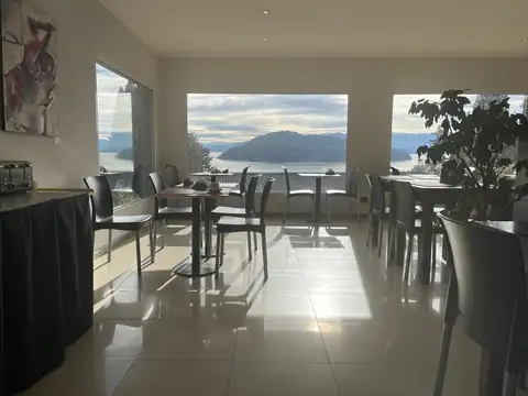 Excelente Hotel Boutique sobre Av. Bustillo km 7.6 con vista al Lago