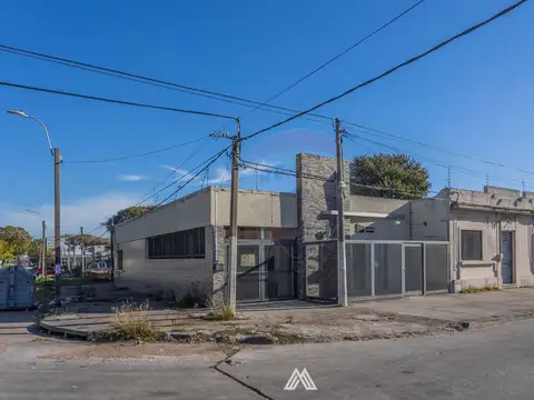 Venta de Casa con Local Comercial en Ituzaingó
