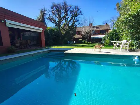 Casa en Venta con 4 cocheras