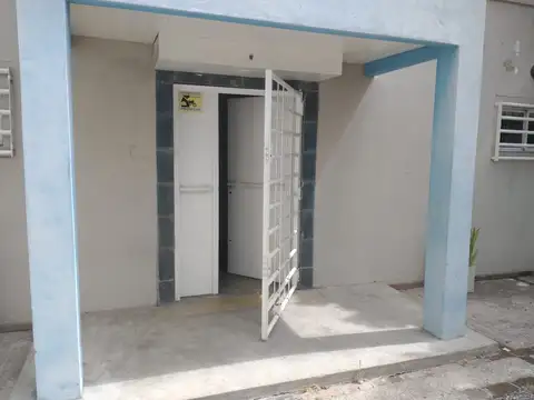 Casa 5 ambientes con 1 baño