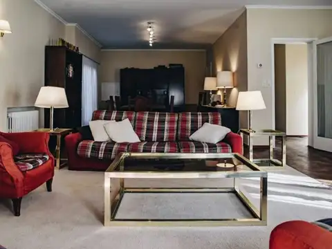 Casa en Venta con 3 cocheras