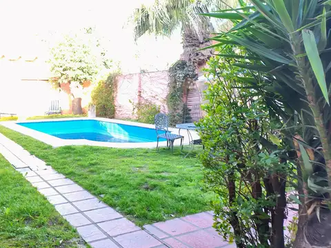 Casa 6 ambientes con 3 baños