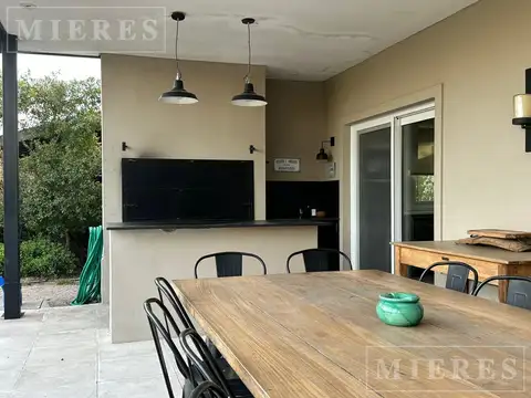 Casa en Alquiler Temporal con 4 cocheras