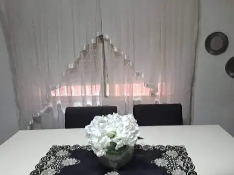 Bogotá  4000    - PH 6 Amb. - c/ PATIO, TERRAZA, ALTILLO - Sup. Total: 240 m². Por m2.:  770.