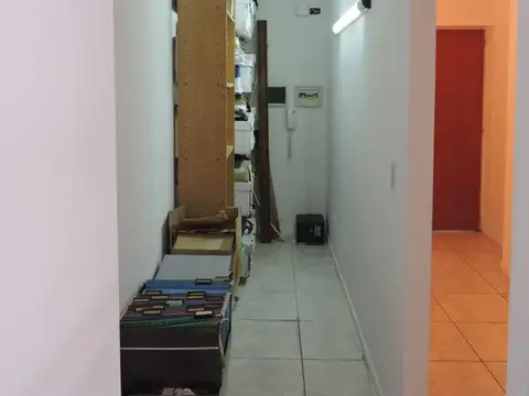 Oficina 5 ambientes con 2 baños