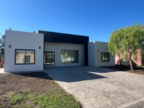 Casa en Venta con 5 cocheras