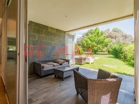 Casa en Venta con 3 cocheras