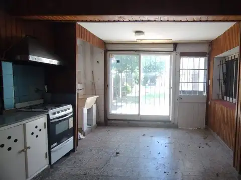 Casa 4 ambientes con 1 baño