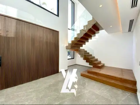 Casa 7 ambientes con 6 baños