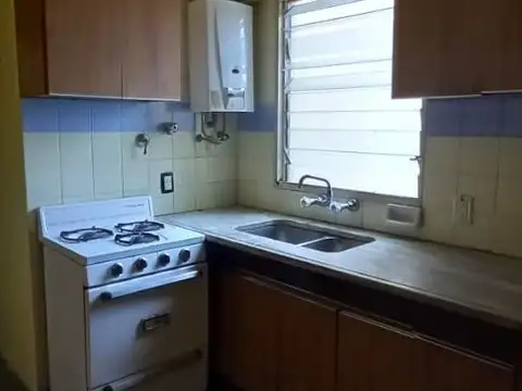 Amplio 2 amb 1 cuadra Est.San Andrés, 50 m2, balcón fr