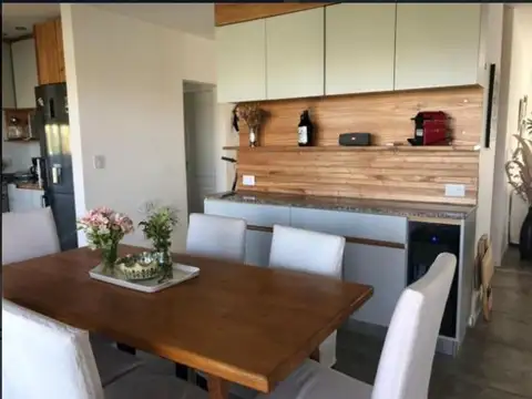 Casa Moderna en Venta con Amarra en Vila Marina I