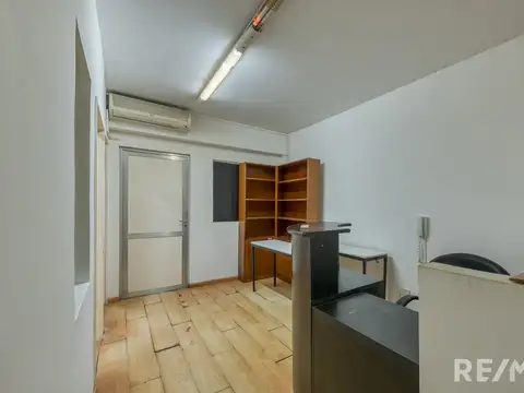 VENTA DEPOSITO OFICINA EN MONSERRAT