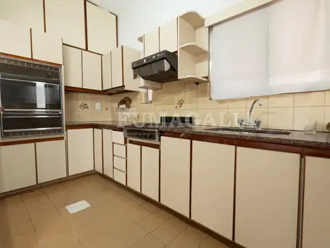 Casa 6 ambientes con 3 baños