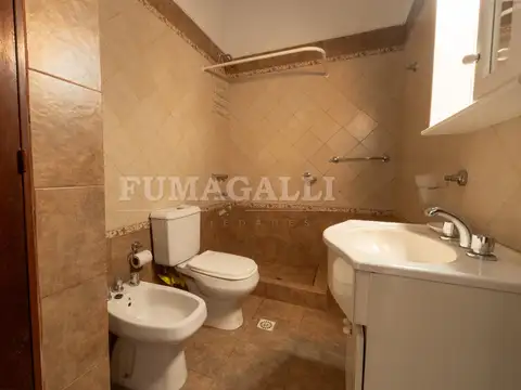 CASA EN VENTA - 4 AMBIENTES + DEPARTAMENTO - VILLA ADELINA