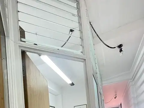 Venta Oficina al frente con patio